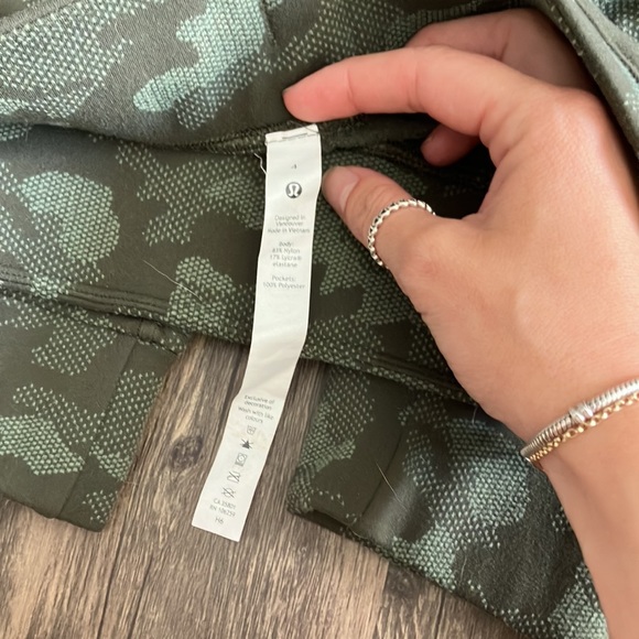 Lululemon joggers - Picture 2 of 4